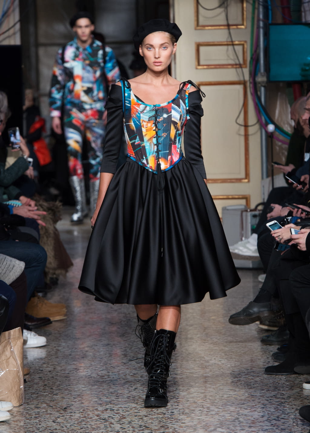 Fashion Week Milan Fall/Winter 2017 look 5 de la collection Moschino menswear