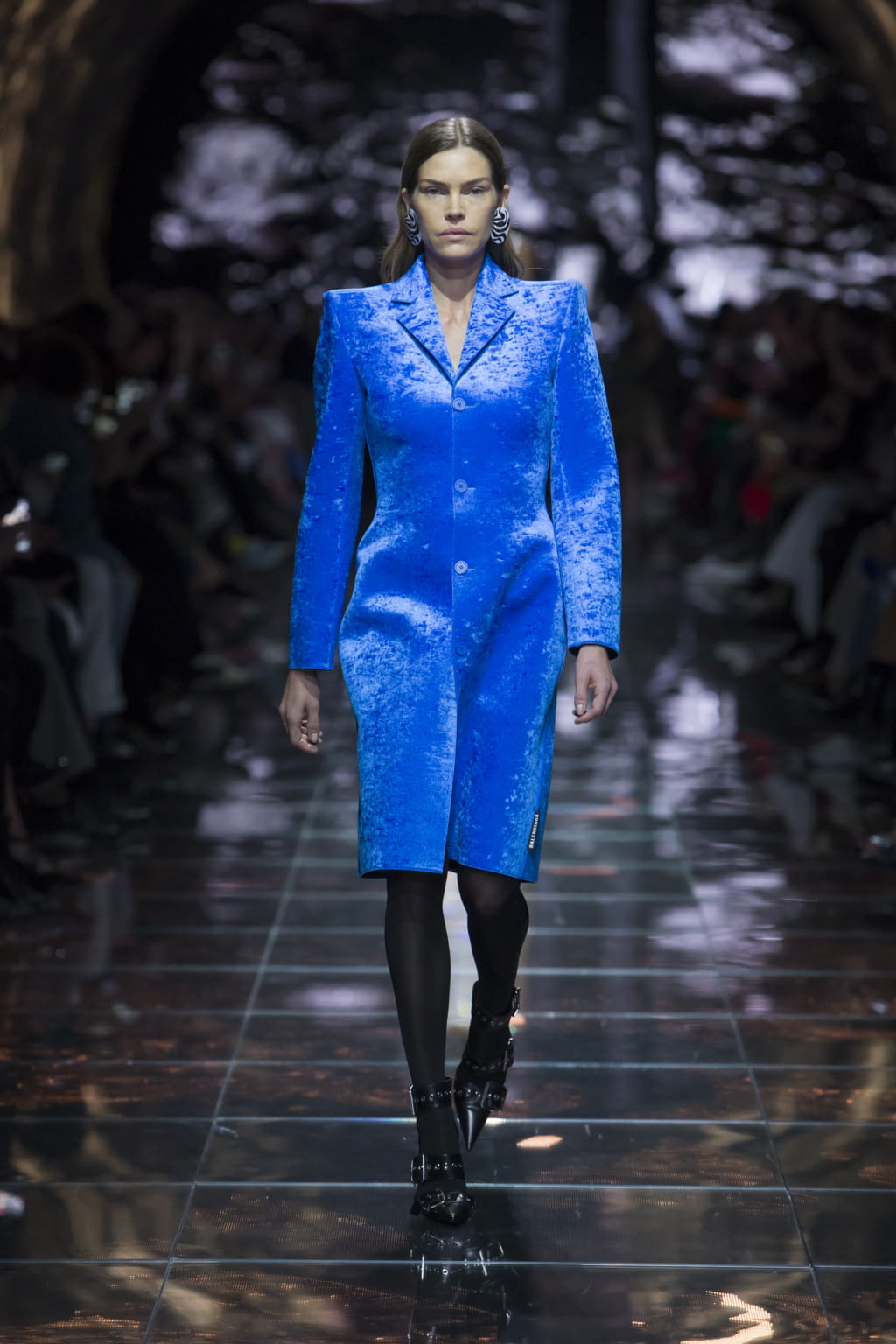 Fashion Week Paris Spring/Summer 2019 look 6 from the Balenciaga collection 女装