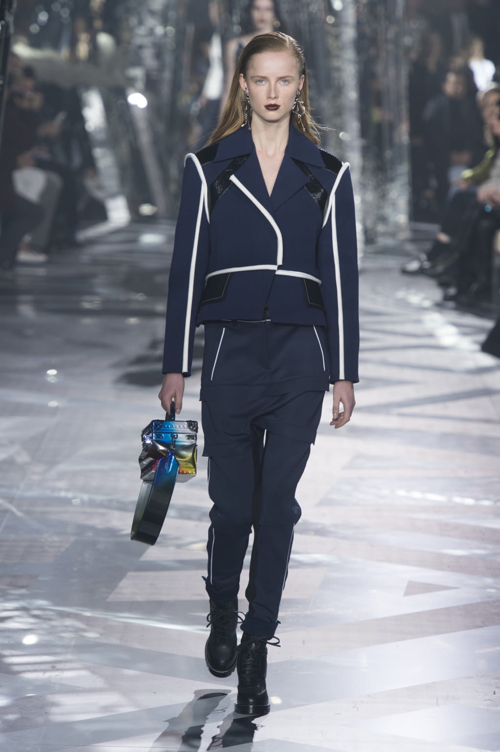Fashion Week Paris Fall/Winter 2016 look 50 de la collection Louis Vuitton womenswear