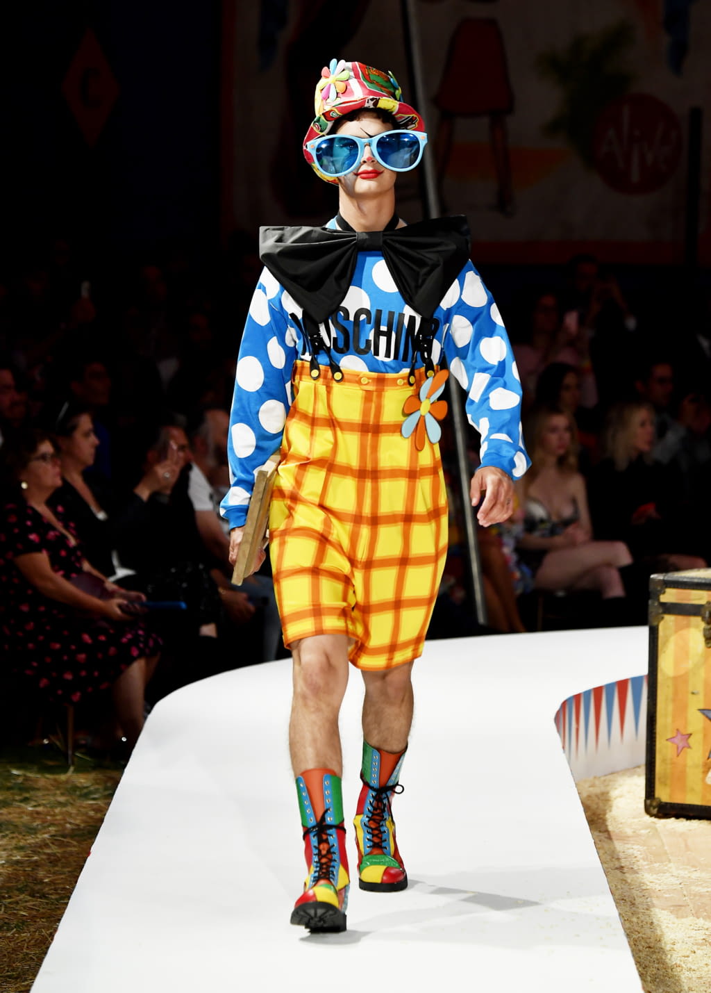 Fashion Week Milan Spring/Summer 2019 look 50 from the Moschino collection 男装