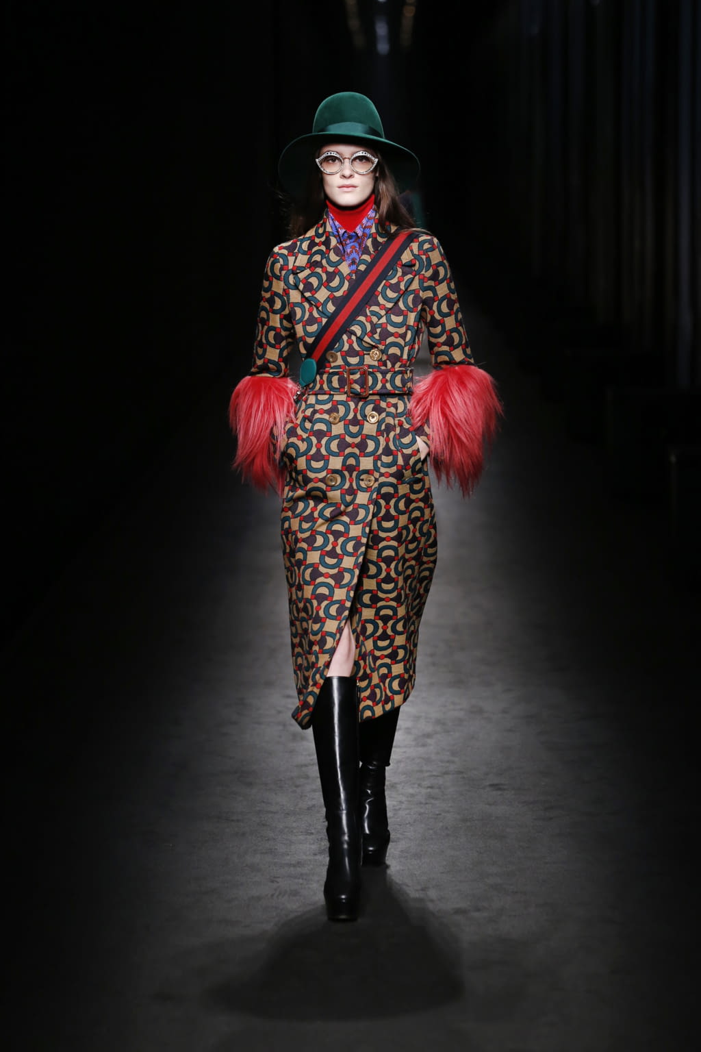 Fashion Week Milan Fall/Winter 2016 look 50 from the Gucci collection womenswear
