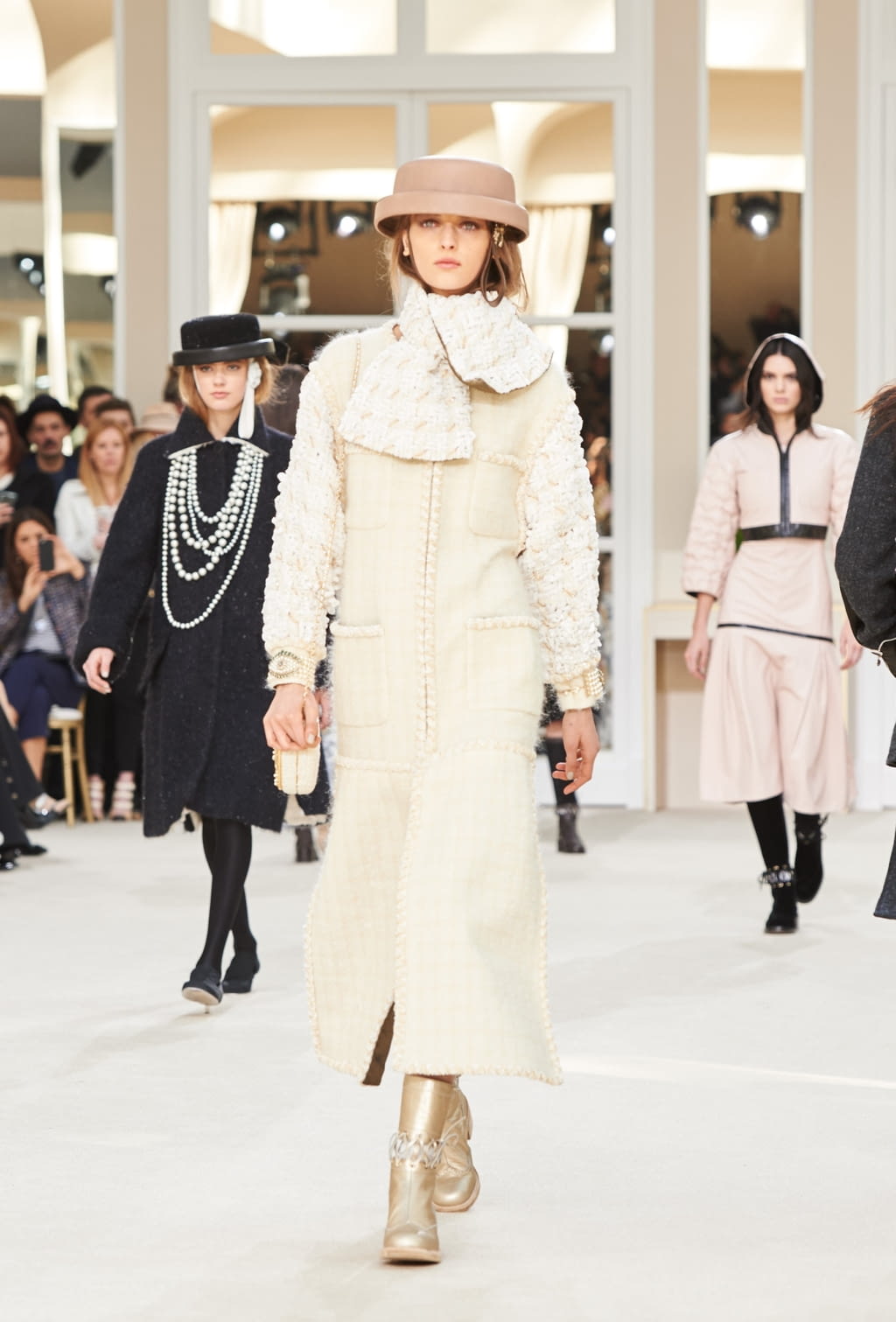 Fashion Week Paris Fall/Winter 2016 look 51 from the Chanel collection womenswear