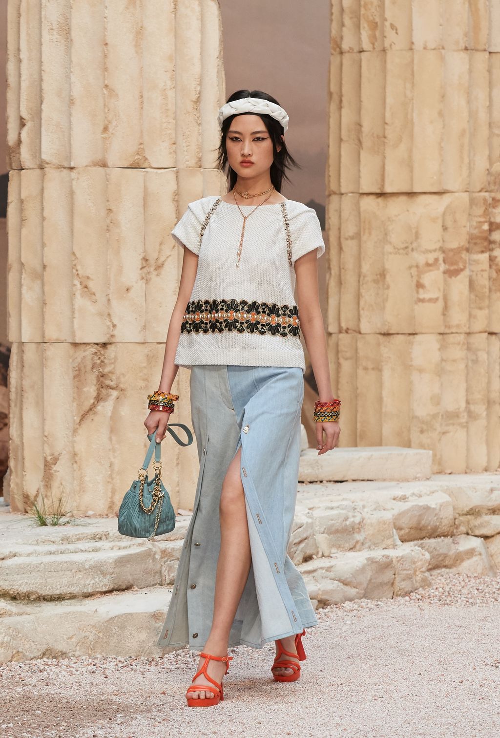 Fashion Week Paris Resort 2018 look 52 from the Chanel collection womenswear