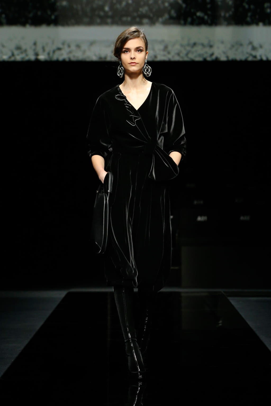 Fashion Week Milan Fall/Winter 2020 look 52 from the Giorgio Armani collection womenswear