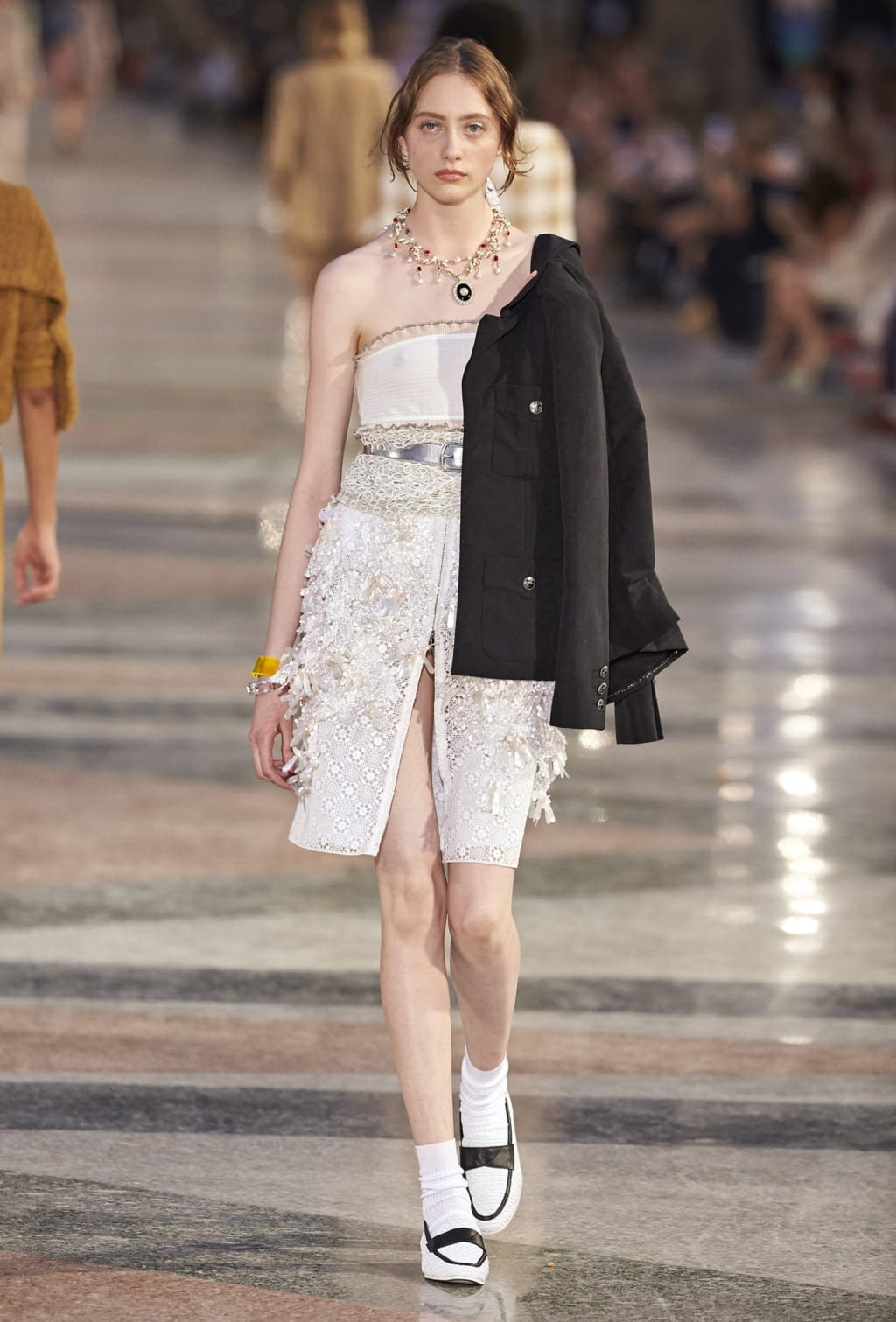 Fashion Week Paris Resort 2017 look 52 from the Chanel collection 女装