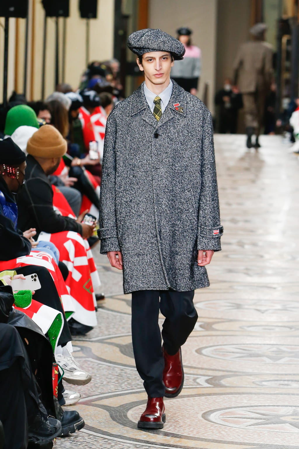 Fashion Week Paris Fall/Winter 2022 look 52 from the Kenzo collection 男装