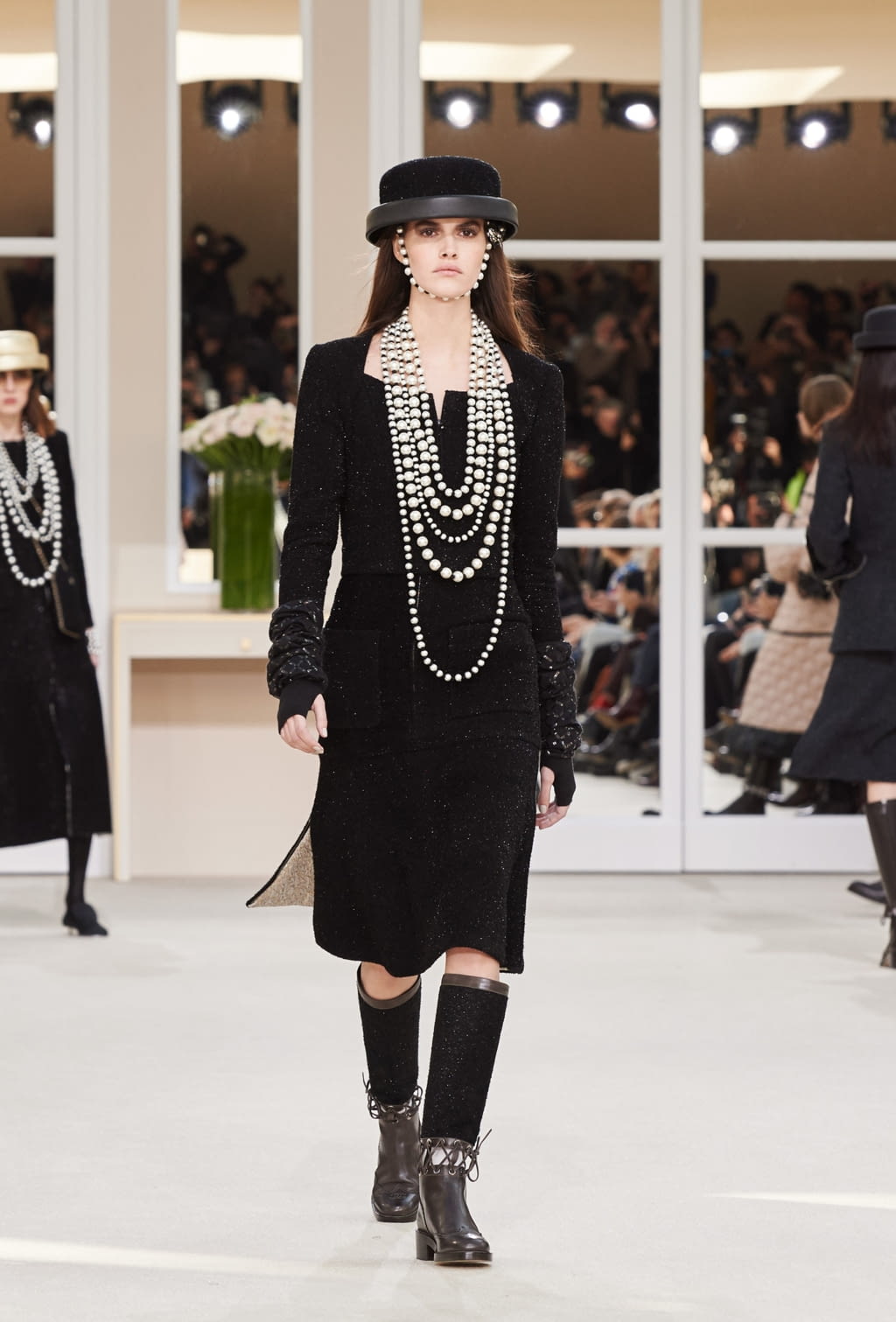 Fashion Week Paris Fall/Winter 2016 look 52 from the Chanel collection womenswear