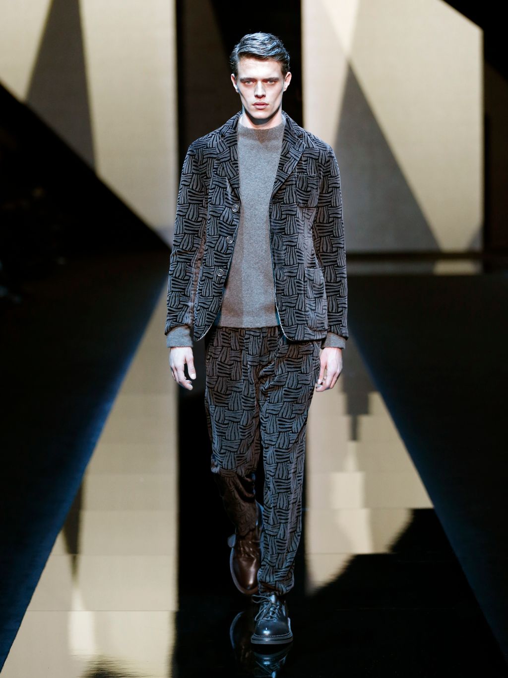 Fashion Week Milan Fall/Winter 2017 look 53 from the Giorgio Armani collection menswear