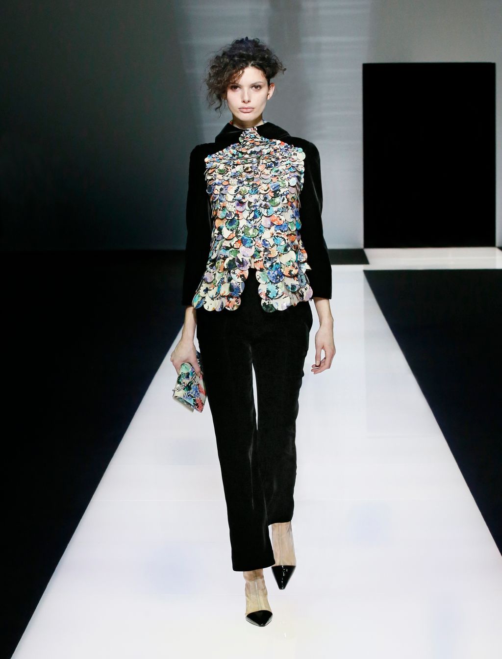 Fashion Week Milan Fall/Winter 2016 look 53 from the Giorgio Armani collection womenswear