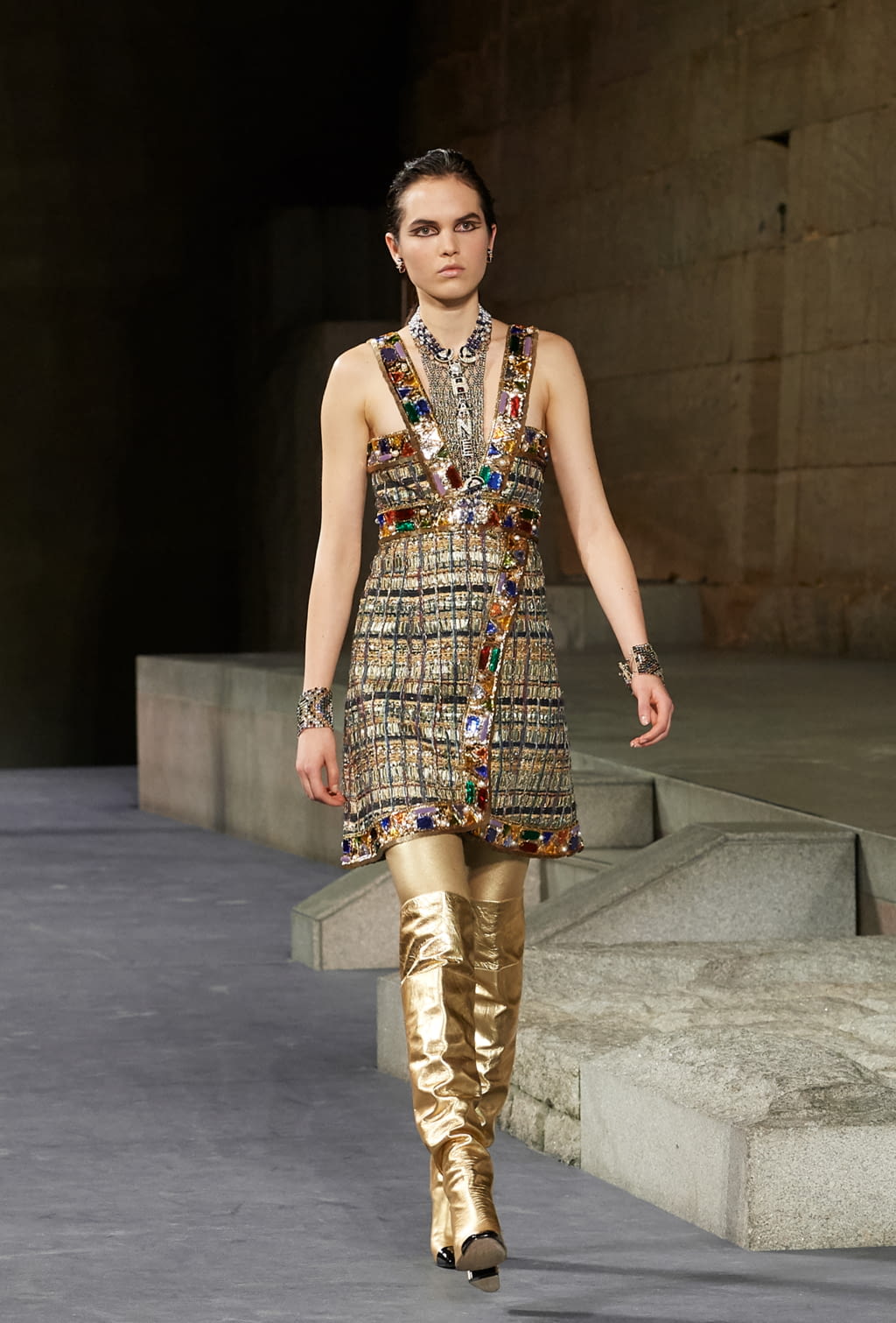 Fashion Week New York Pre-Fall 2019 look 53 from the Chanel collection womenswear