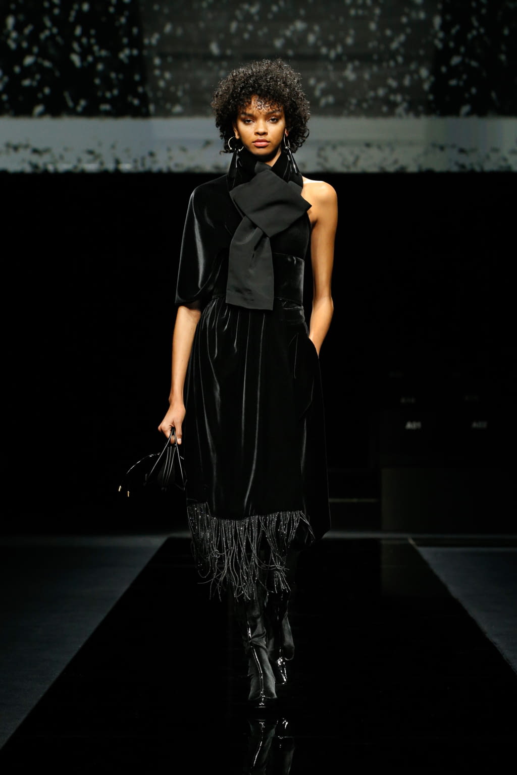 Fashion Week Milan Fall/Winter 2020 look 54 from the Giorgio Armani collection womenswear