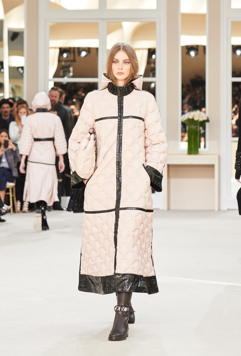 Fashion Week Paris Fall/Winter 2016 look 55 de la collection Chanel womenswear