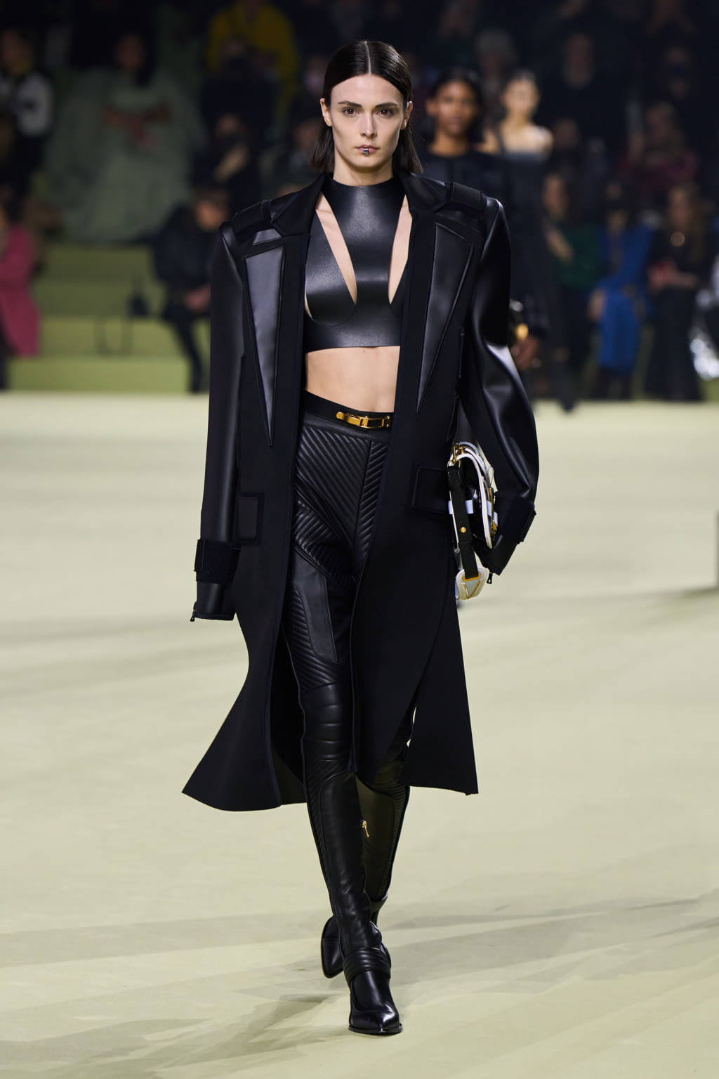 Fashion Week Paris Fall/Winter 2022 look 55 from the Balmain collection womenswear