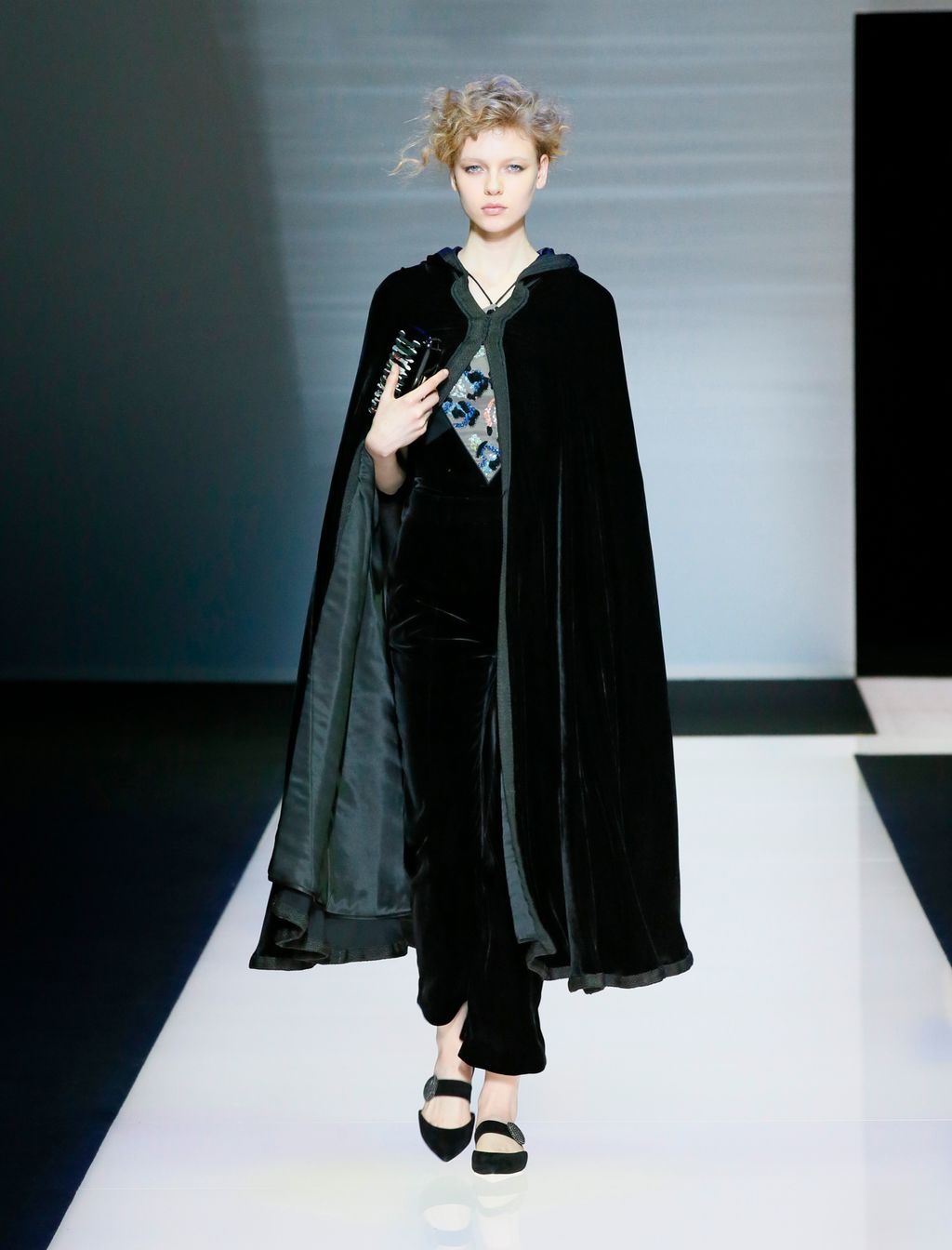 Fashion Week Milan Fall/Winter 2016 look 55 from the Giorgio Armani collection womenswear