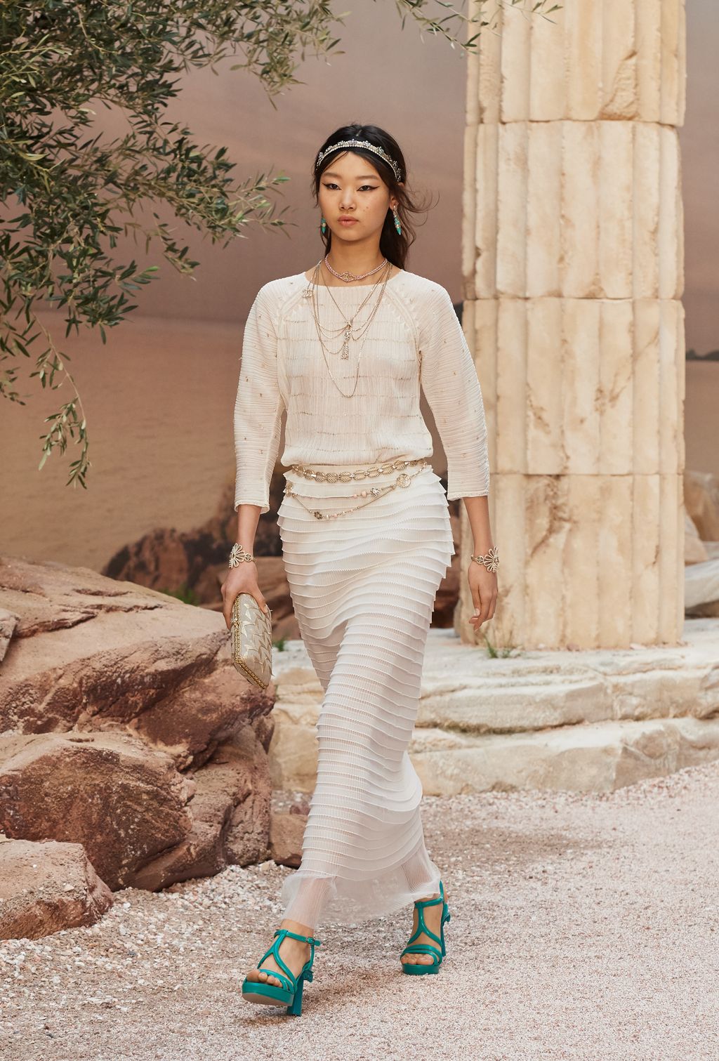 Fashion Week Paris Resort 2018 look 56 from the Chanel collection womenswear