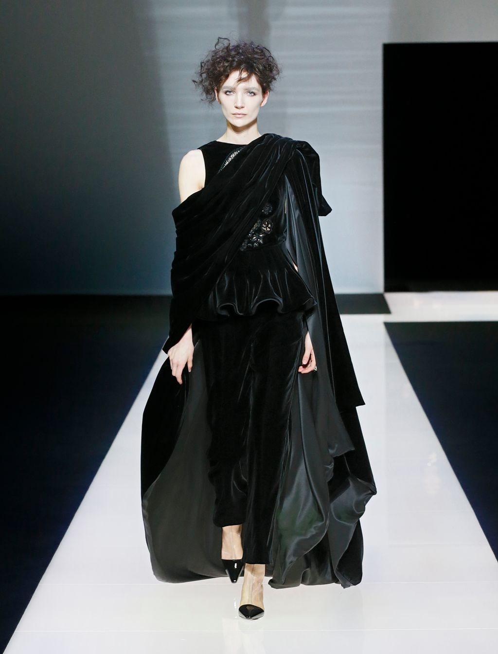 Fashion Week Milan Fall/Winter 2016 look 56 de la collection Giorgio Armani womenswear