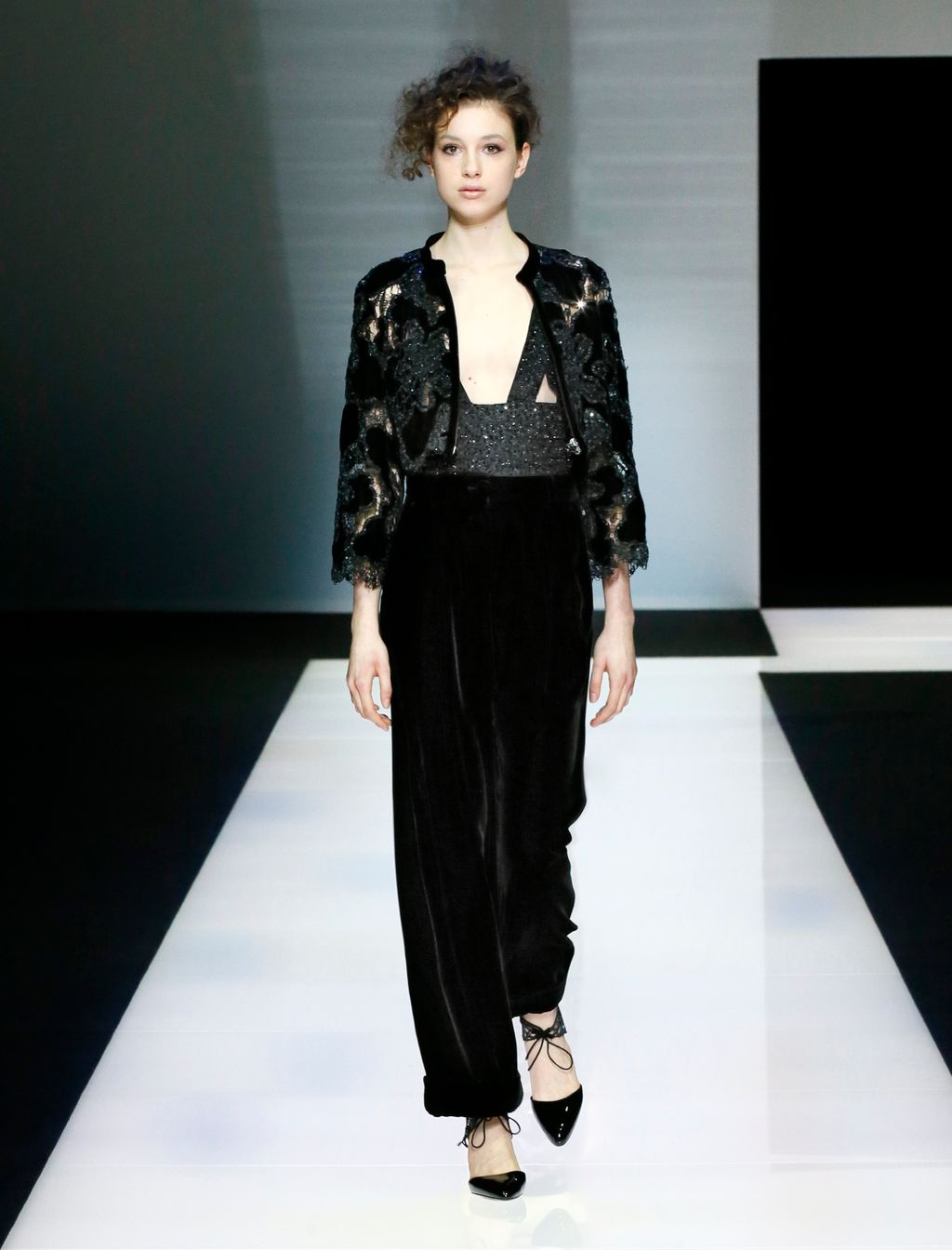 Fashion Week Milan Fall/Winter 2016 look 59 de la collection Giorgio Armani womenswear