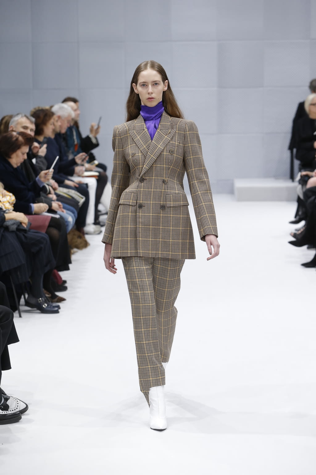 Fashion Week Paris Fall/Winter 2016 look 6 from the Balenciaga collection womenswear