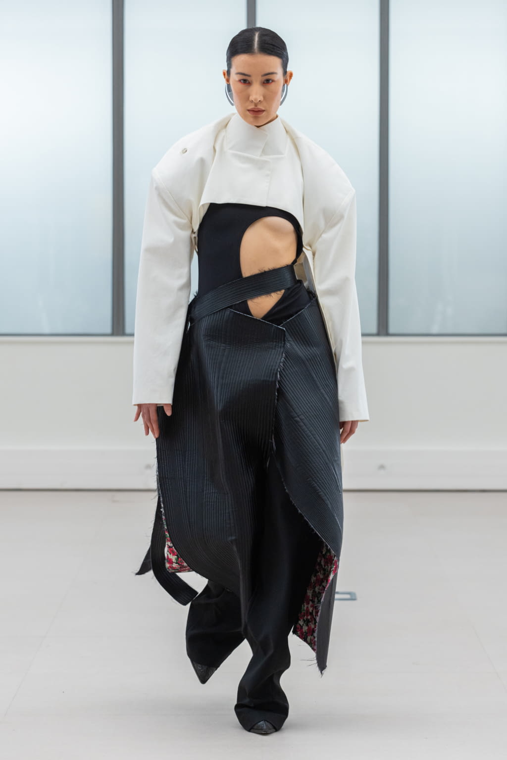 Fashion Week Paris Fall/Winter 2022 look 6 from the IFM PARIS collection womenswear