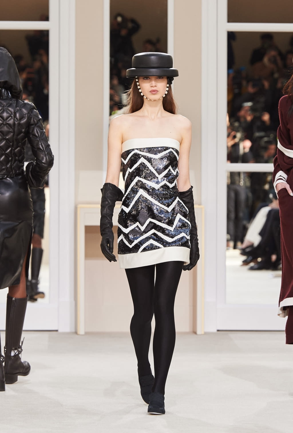 Fashion Week Paris Fall/Winter 2016 look 60 from the Chanel collection womenswear