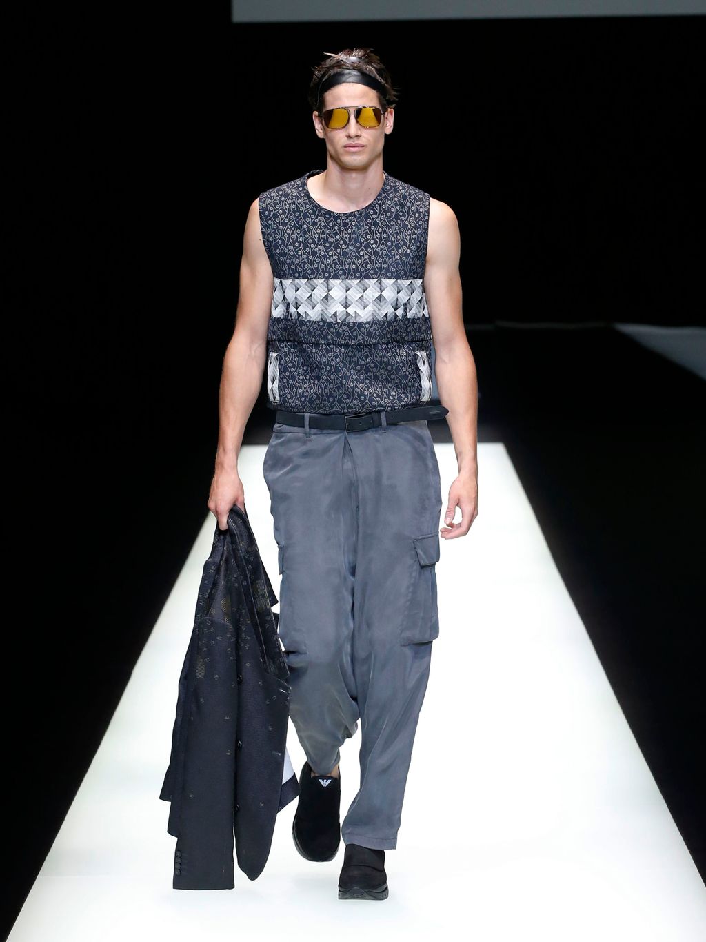 Fashion Week Milan Spring/Summer 2018 look 53 from the Emporio Armani collection menswear