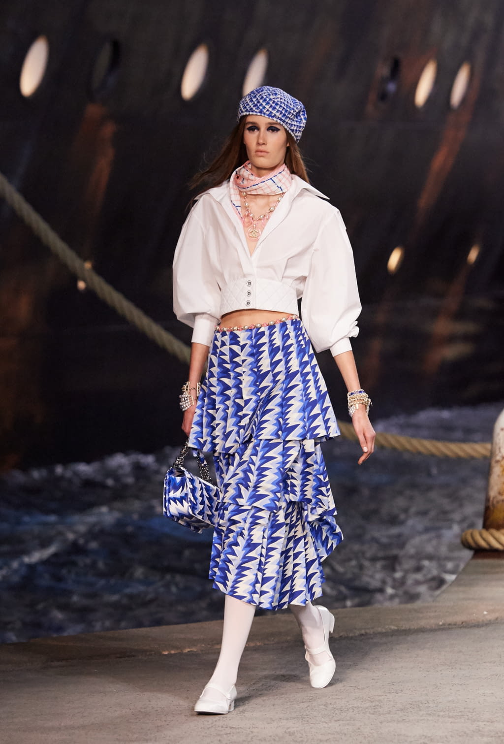 Fashion Week Paris Resort 2019 look 61 from the Chanel collection 女装