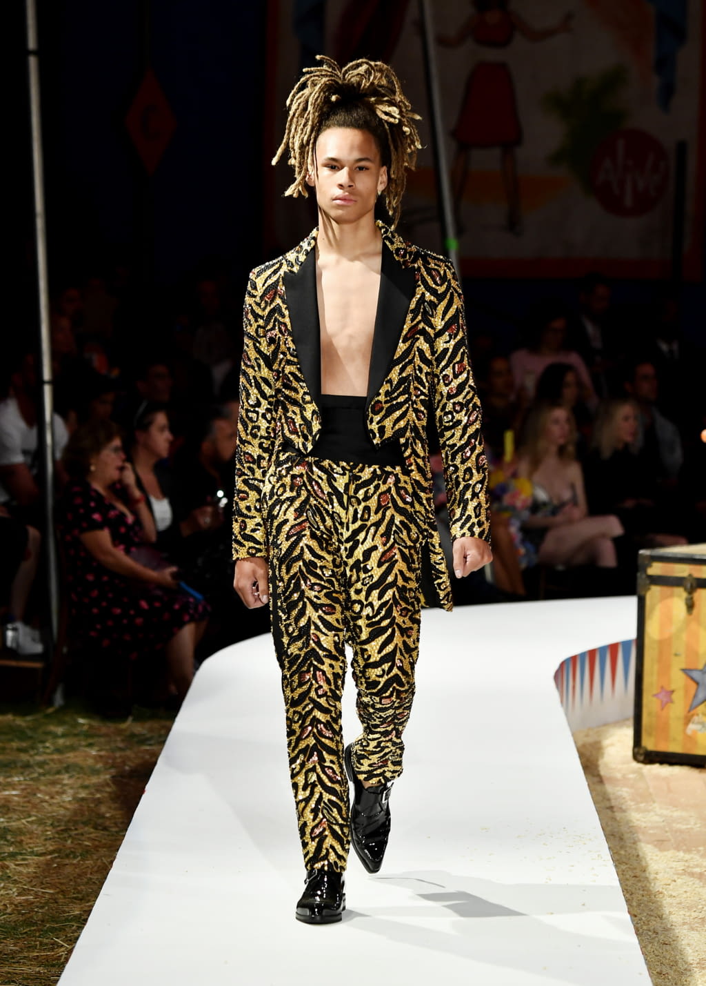 Fashion Week Milan Spring/Summer 2019 look 62 from the Moschino collection menswear