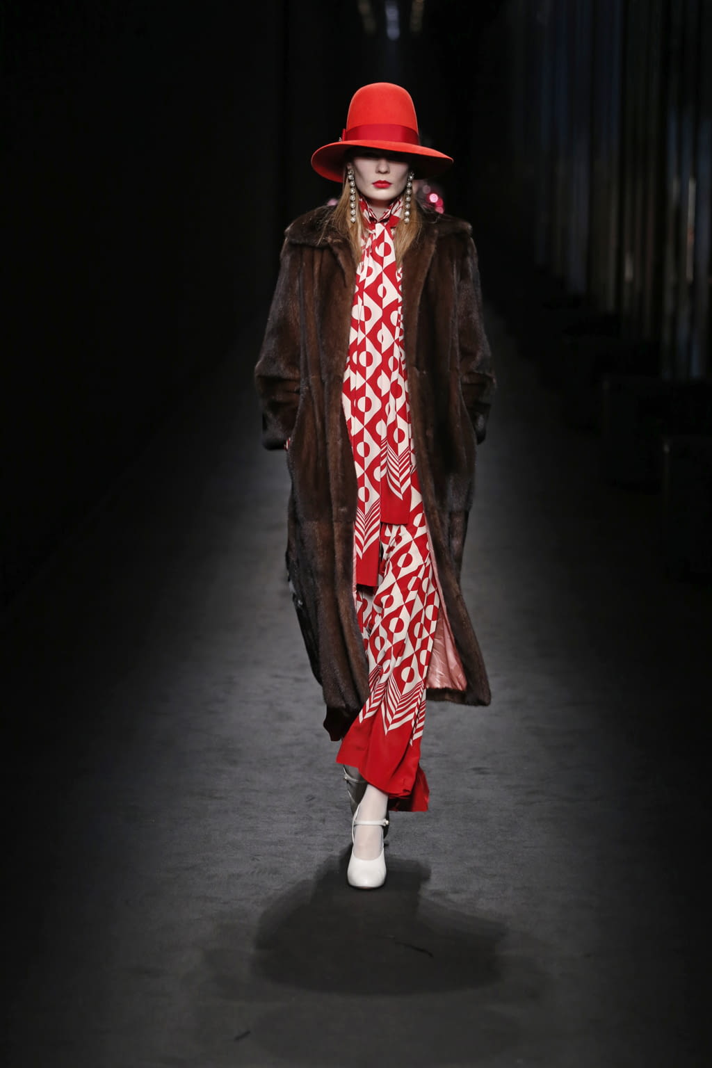 Fashion Week Milan Fall/Winter 2016 look 61 from the Gucci collection womenswear