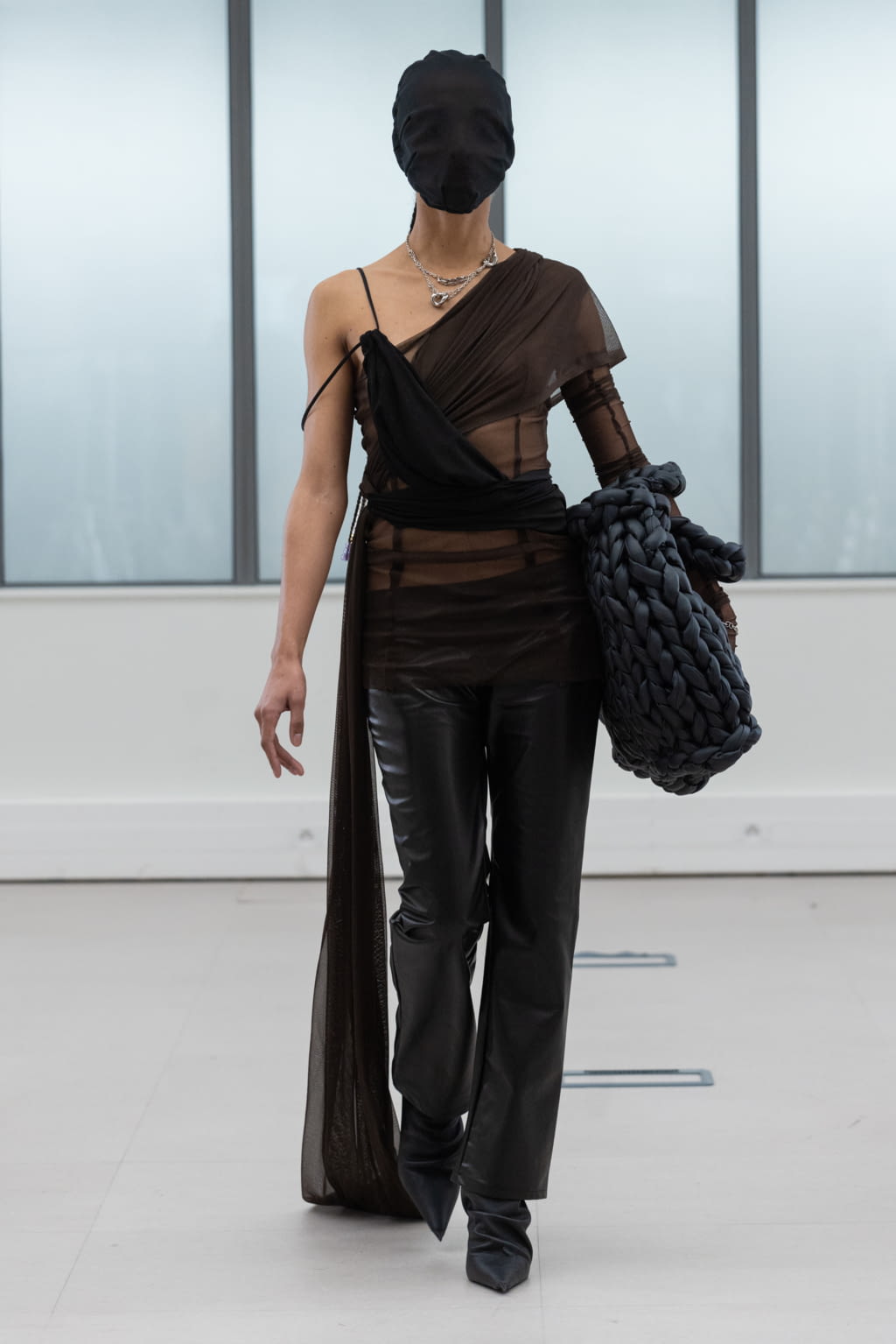 Fashion Week Paris Fall/Winter 2022 look 61 from the IFM PARIS collection womenswear