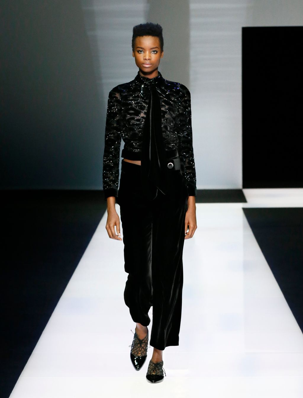 Fashion Week Milan Fall/Winter 2016 look 61 from the Giorgio Armani collection womenswear