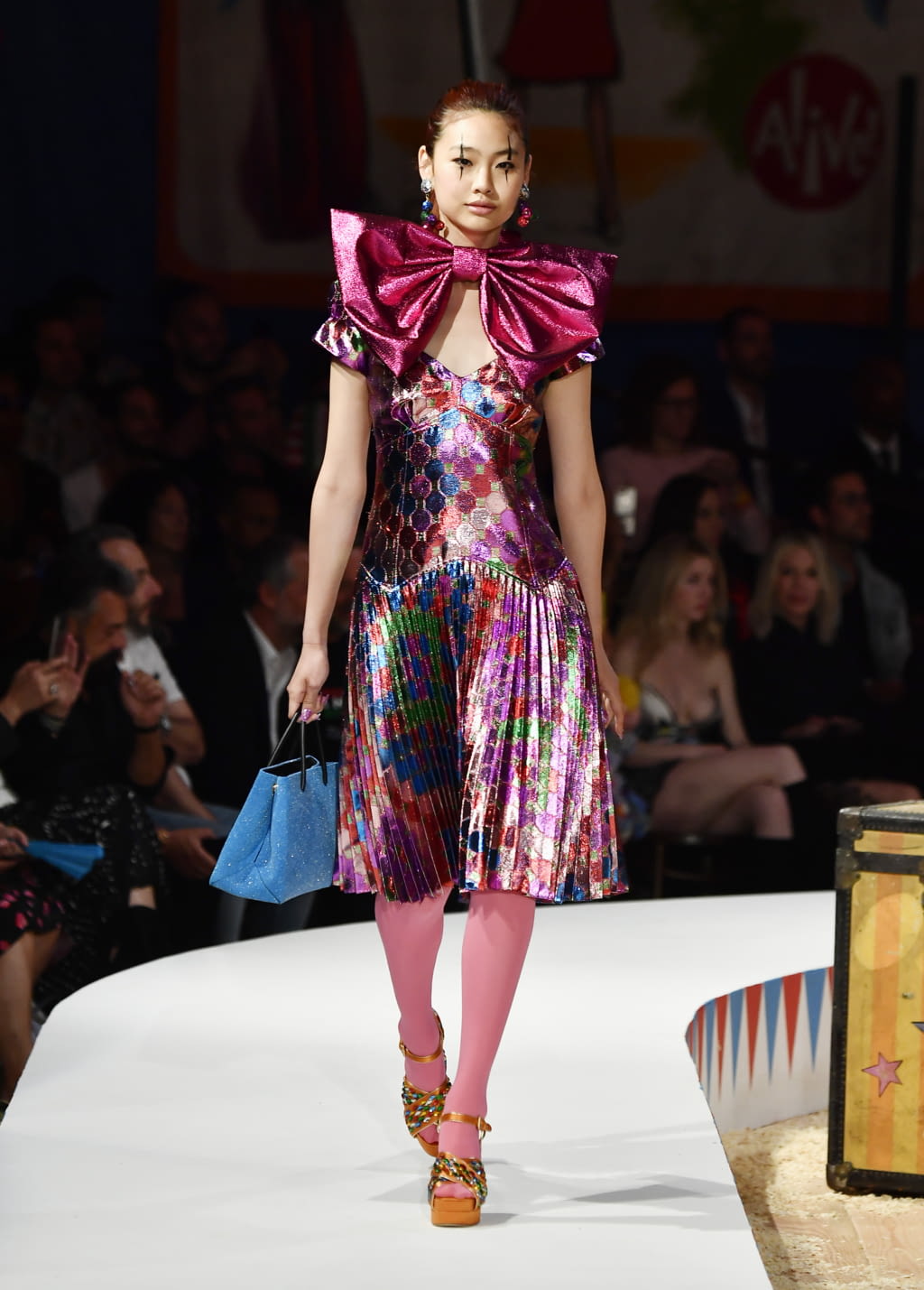 Fashion Week Milan Resort 2019 look 61 from the Moschino collection womenswear