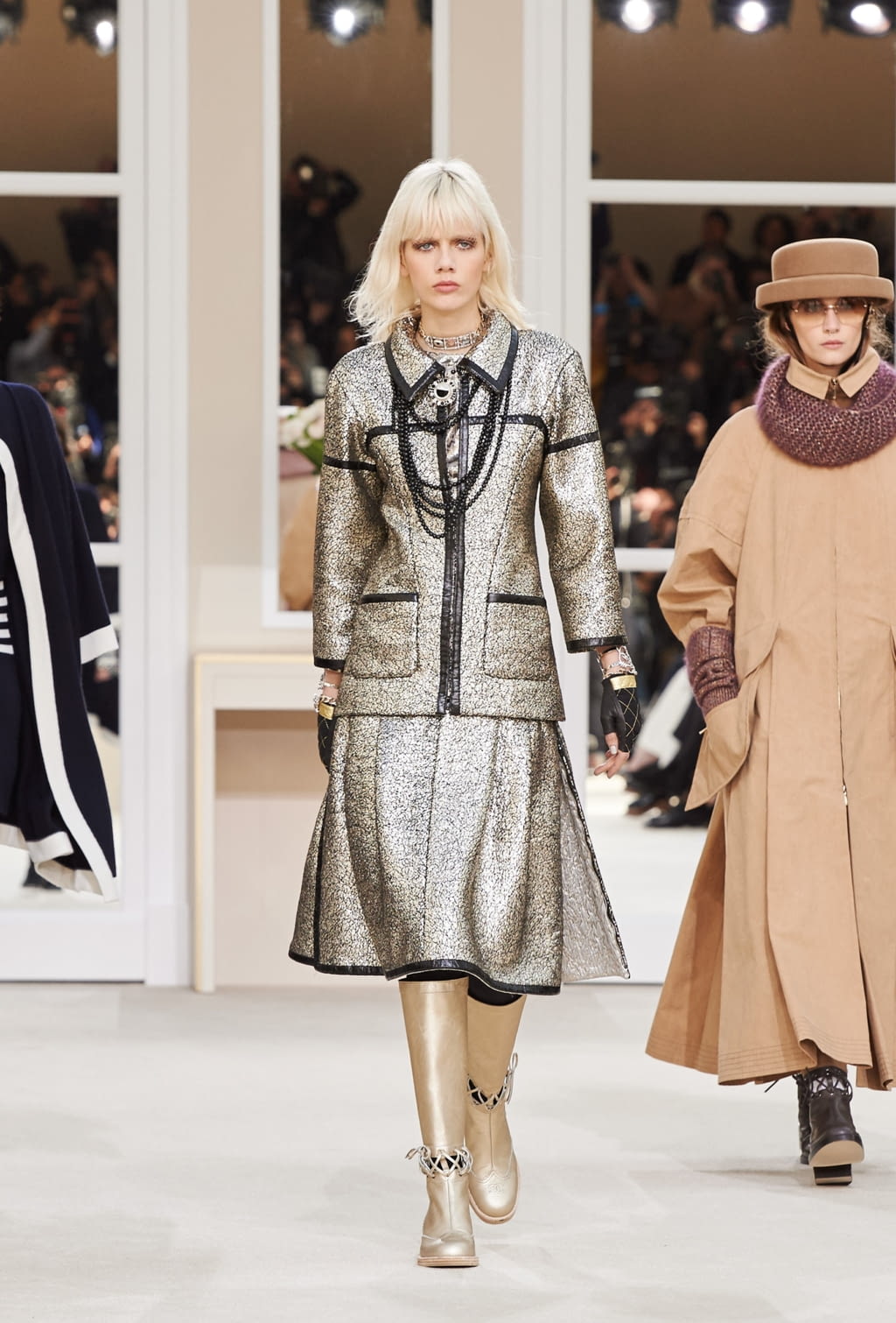 Fashion Week Paris Fall/Winter 2016 look 62 from the Chanel collection womenswear
