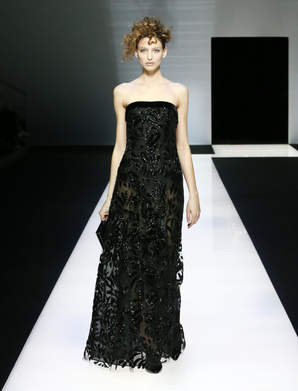 Fashion Week Milan Fall/Winter 2016 look 62 from the Giorgio Armani collection womenswear