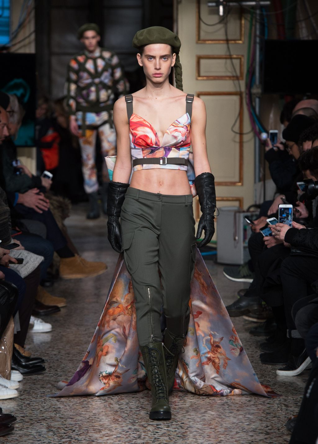 Fashion Week Milan Fall/Winter 2017 look 63 de la collection Moschino menswear
