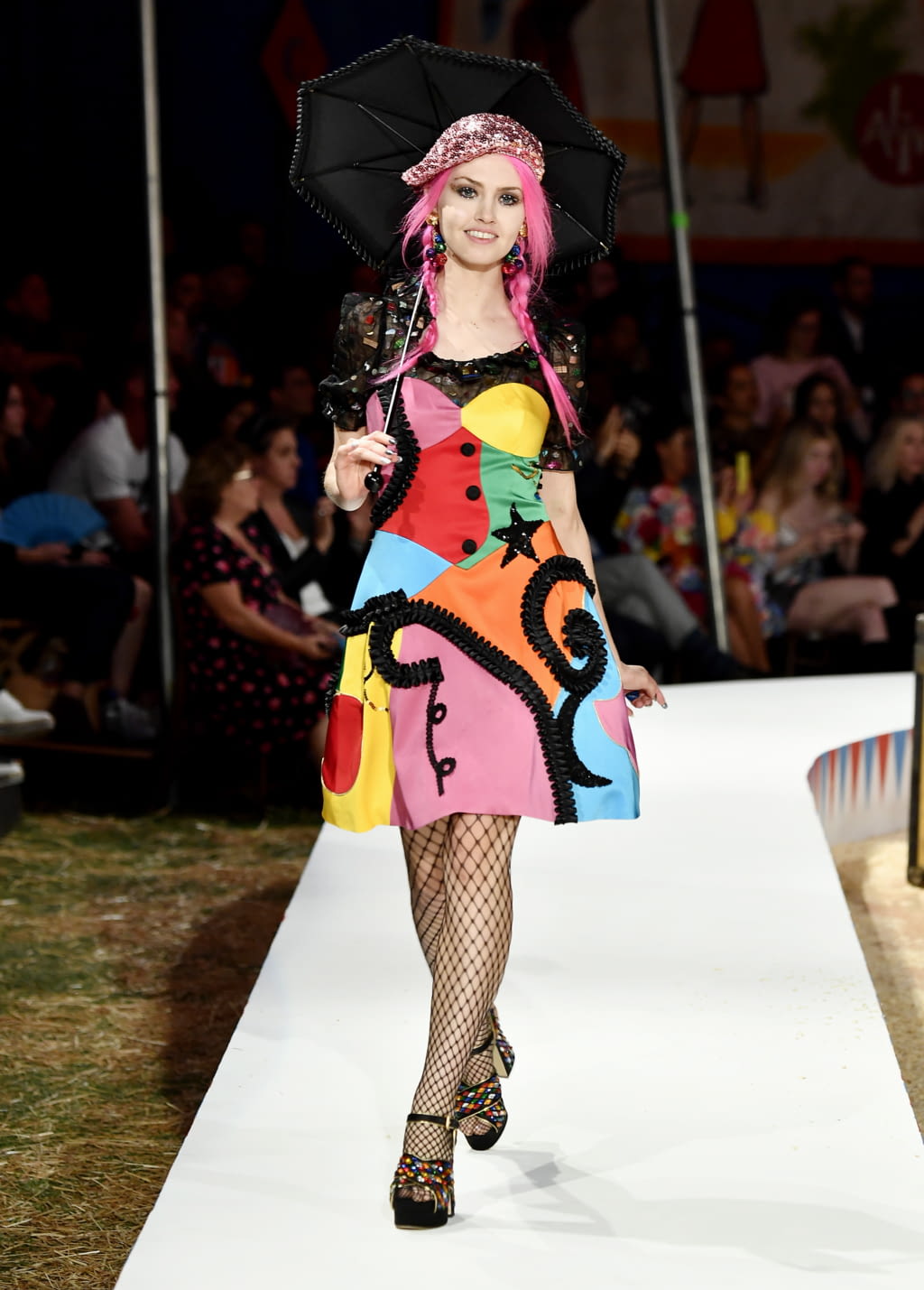 Fashion Week Milan Resort 2019 look 65 from the Moschino collection womenswear