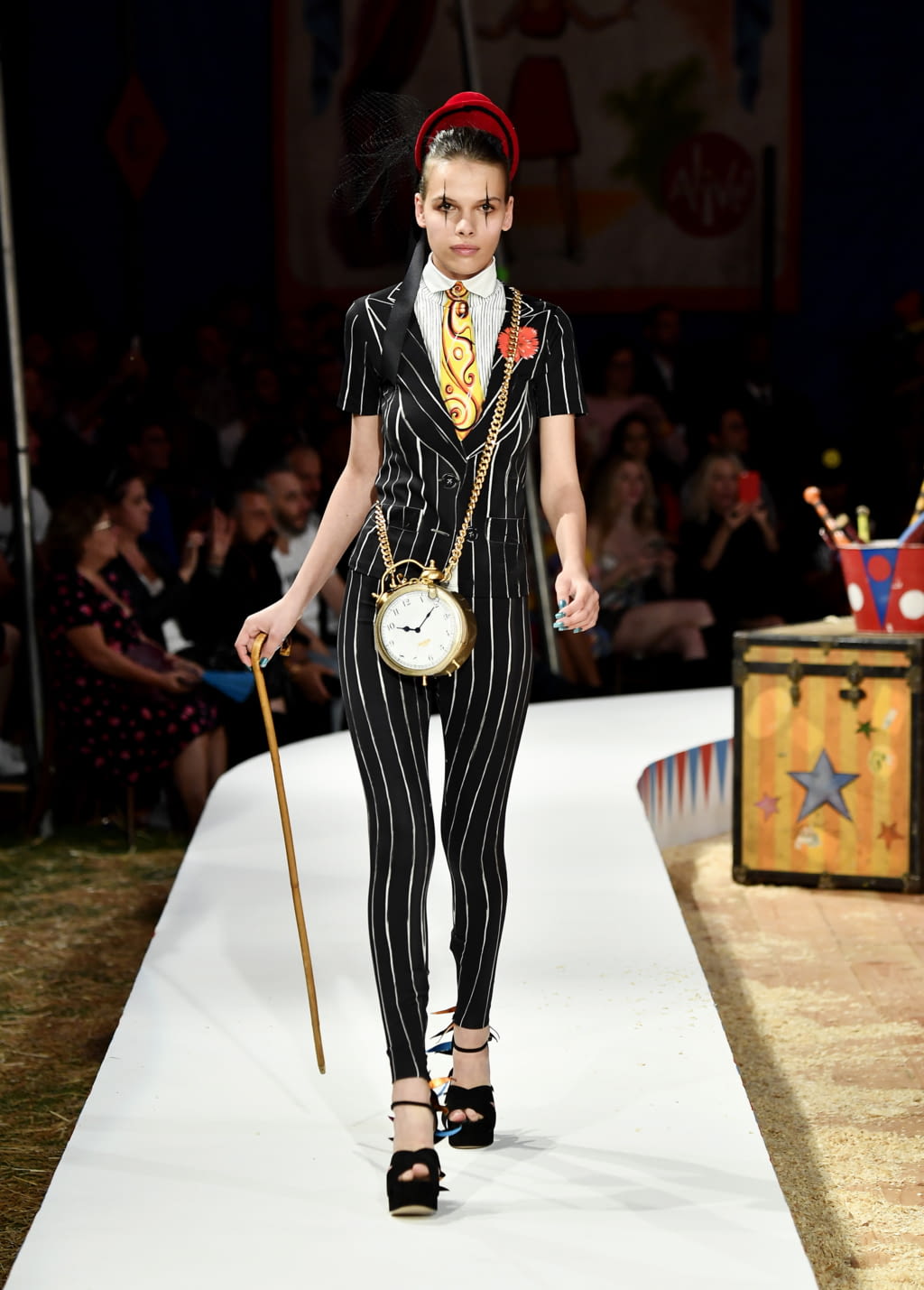 Fashion Week Milan Resort 2019 look 66 from the Moschino collection womenswear