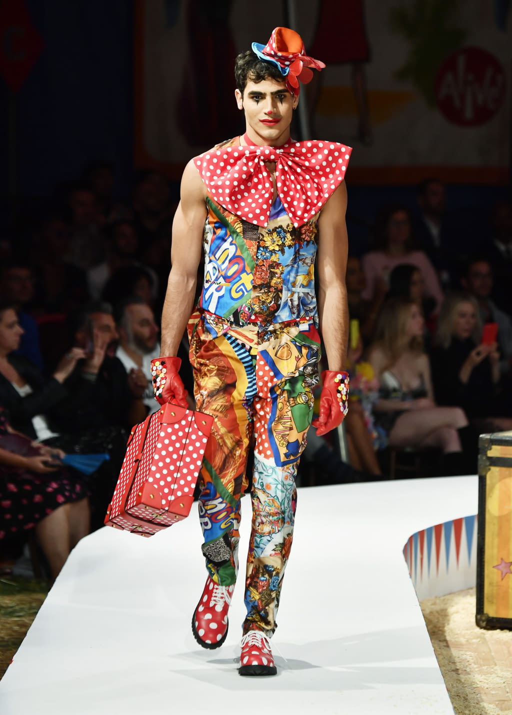 Fashion Week Milan Spring/Summer 2019 look 67 de la collection Moschino menswear