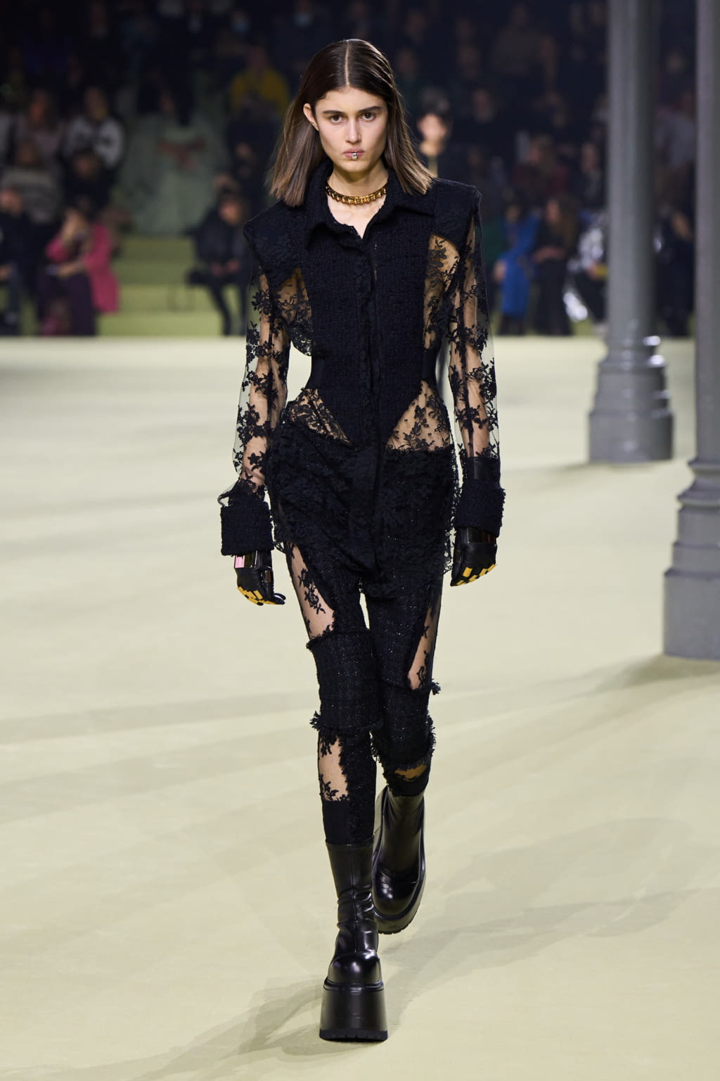 Fashion Week Paris Fall/Winter 2022 look 67 from the Balmain collection womenswear