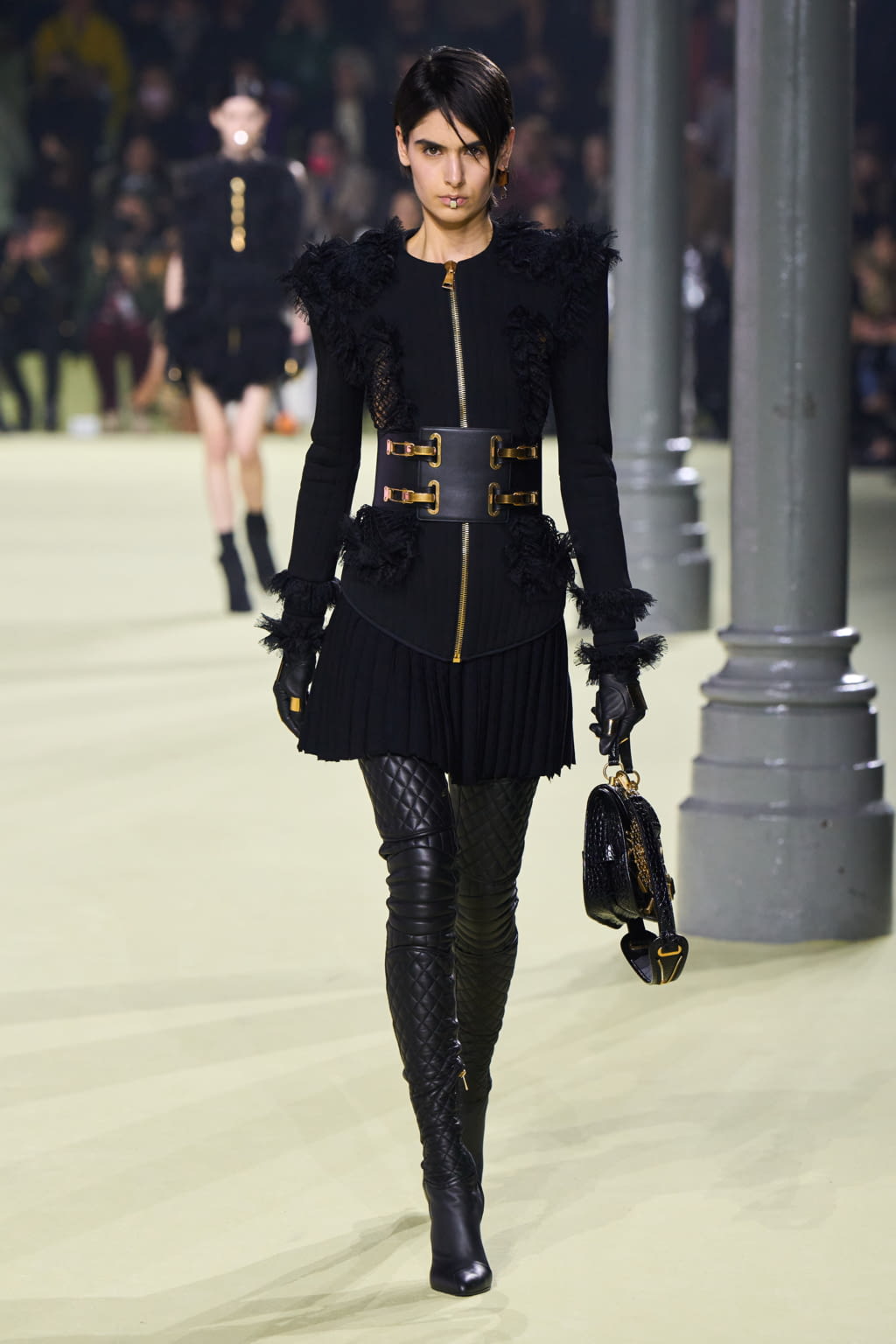 Fashion Week Paris Fall/Winter 2022 look 68 from the Balmain collection 女装