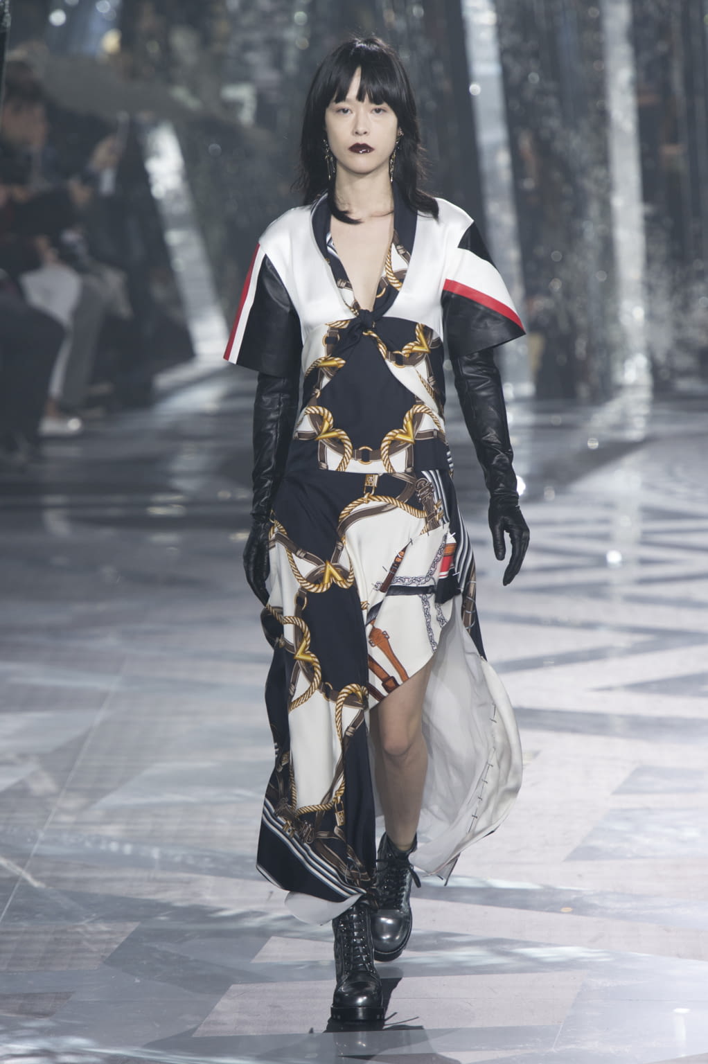 Fashion Week Paris Fall/Winter 2016 look 7 from the Louis Vuitton collection womenswear