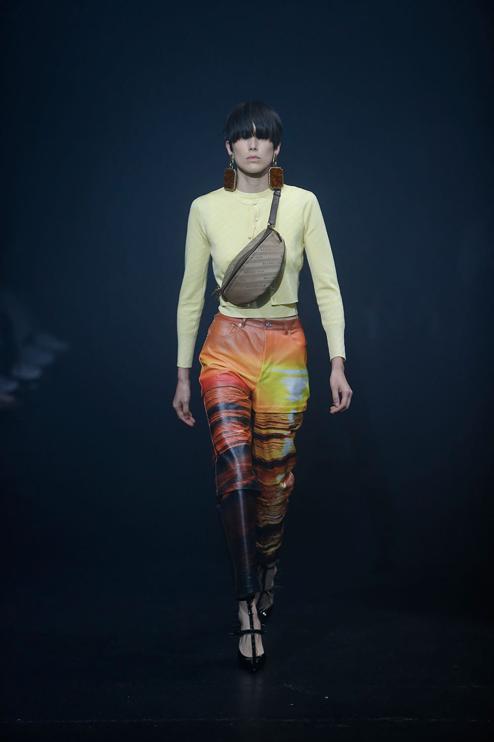 Fashion Week Paris Spring/Summer 2018 look 7 de la collection Balenciaga womenswear