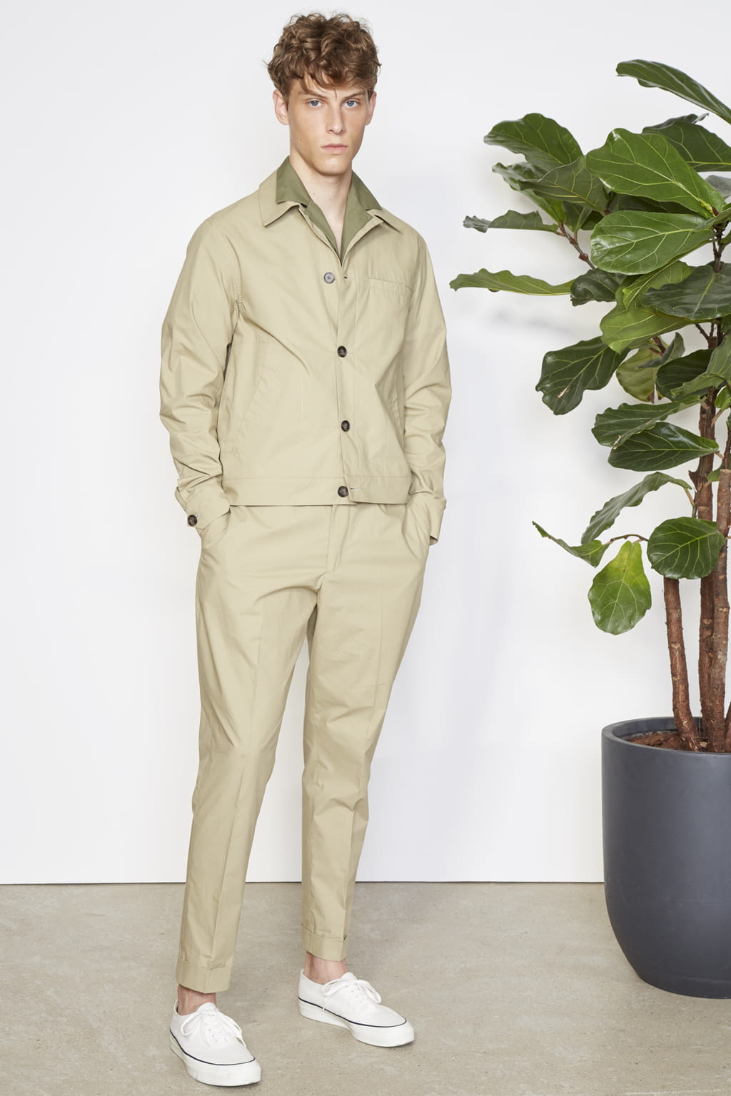 Fashion Week Paris Spring/Summer 2021 look 7 from the Officine Générale collection menswear