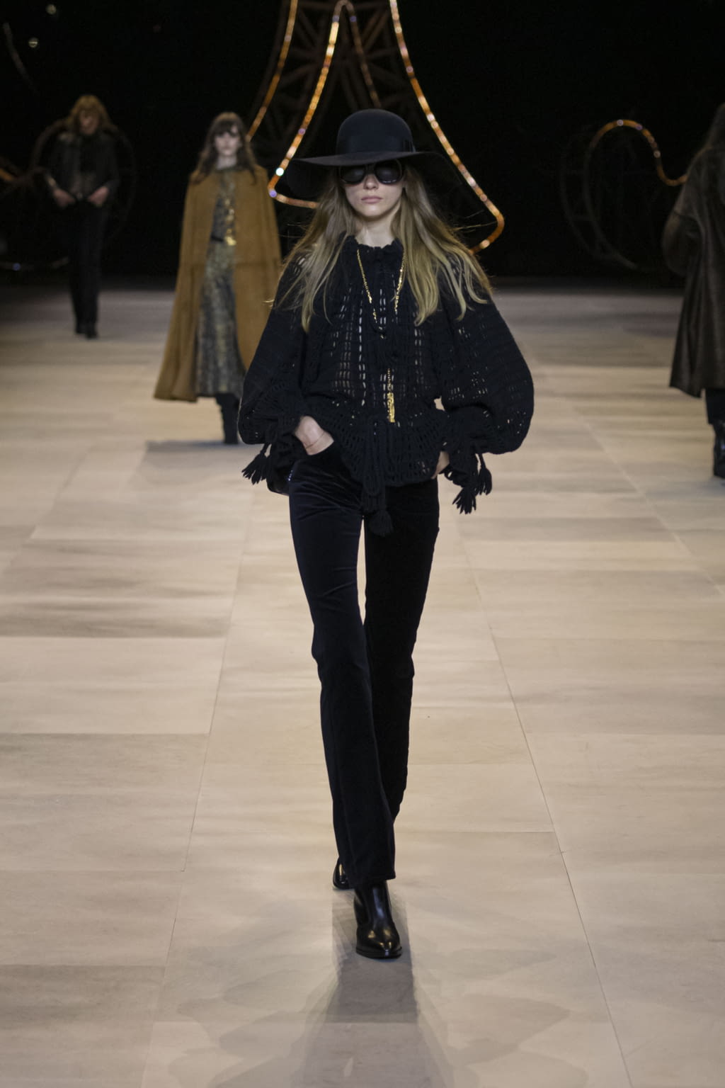 Fashion Week Paris Fall/Winter 2020 look 72 from the Celine collection 女装