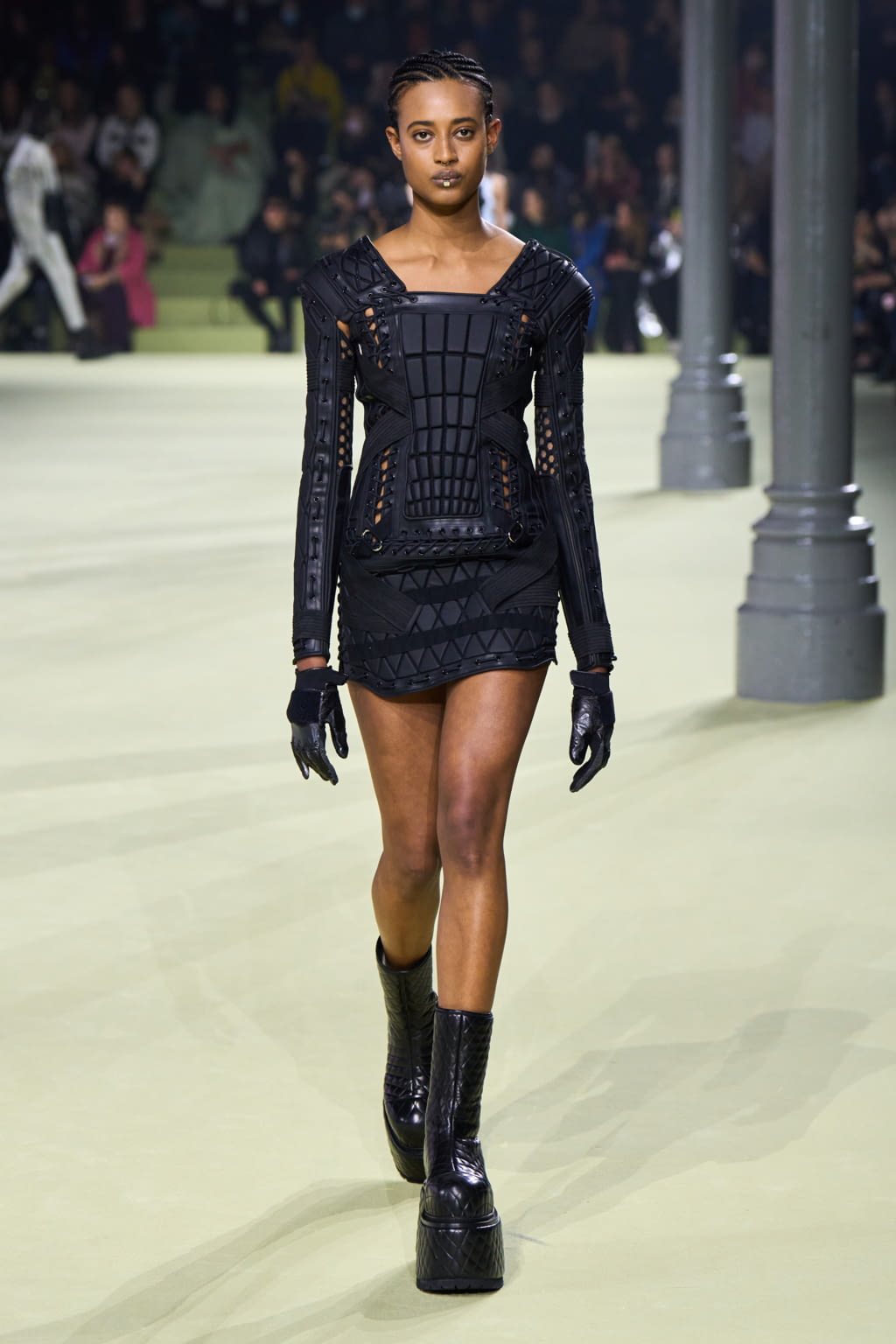 Fashion Week Paris Fall/Winter 2022 look 72 from the Balmain collection womenswear