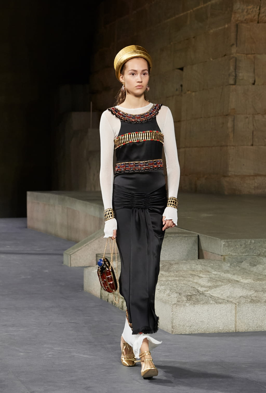 Fashion Week New York Pre-Fall 2019 look 72 from the Chanel collection womenswear