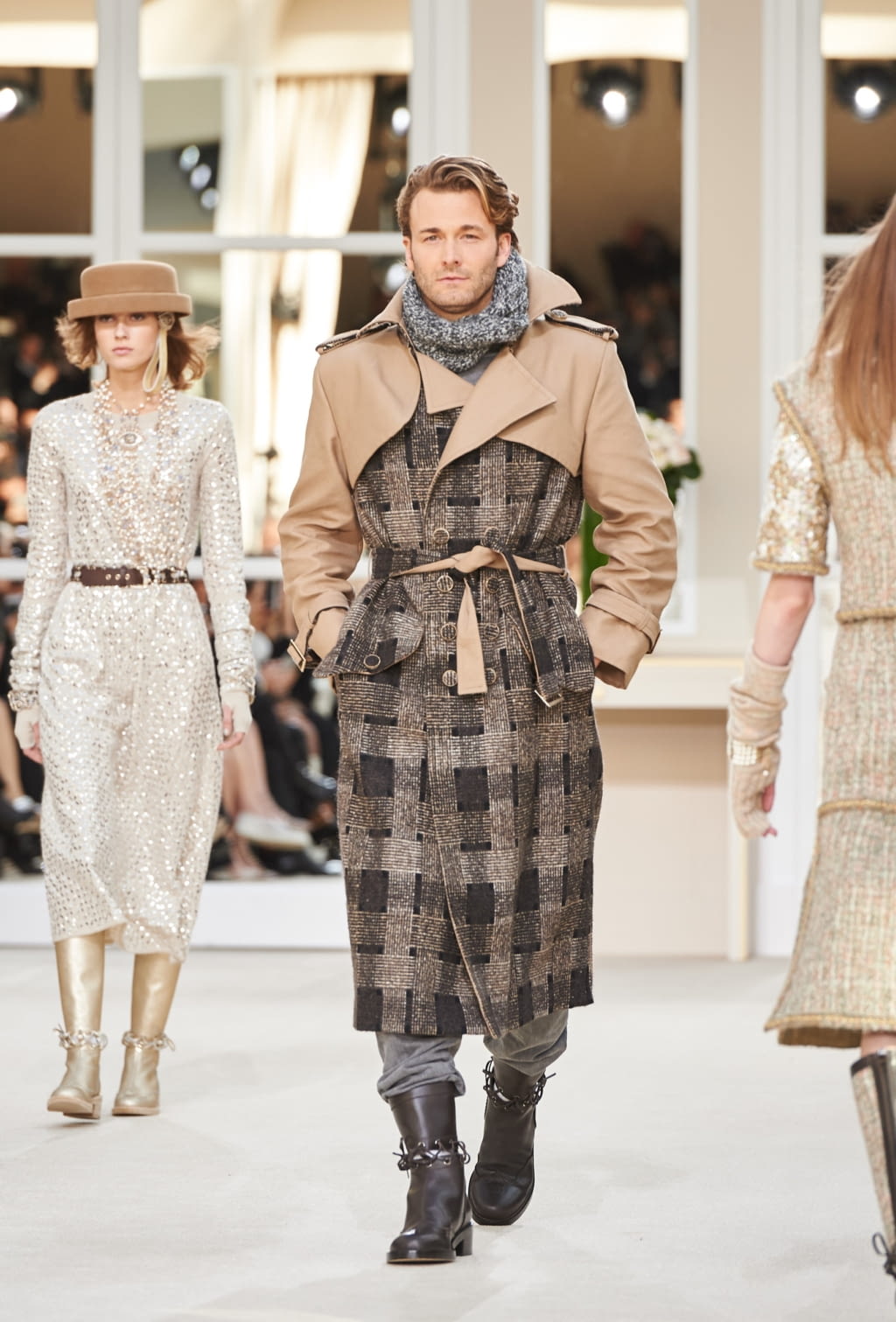 Fashion Week Paris Fall/Winter 2016 look 73 de la collection Chanel womenswear