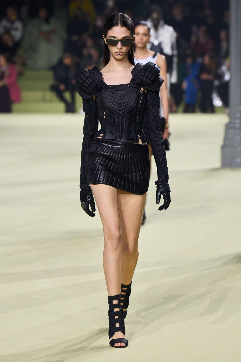 Fashion Week Paris Fall/Winter 2022 look 73 from the Balmain collection 女装