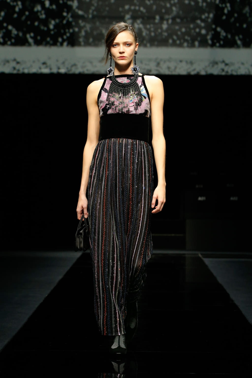 Fashion Week Milan Fall/Winter 2020 look 75 de la collection Giorgio Armani womenswear
