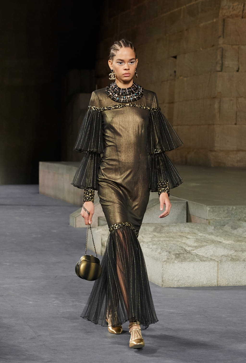 Fashion Week New York Pre-Fall 2019 look 75 from the Chanel collection womenswear