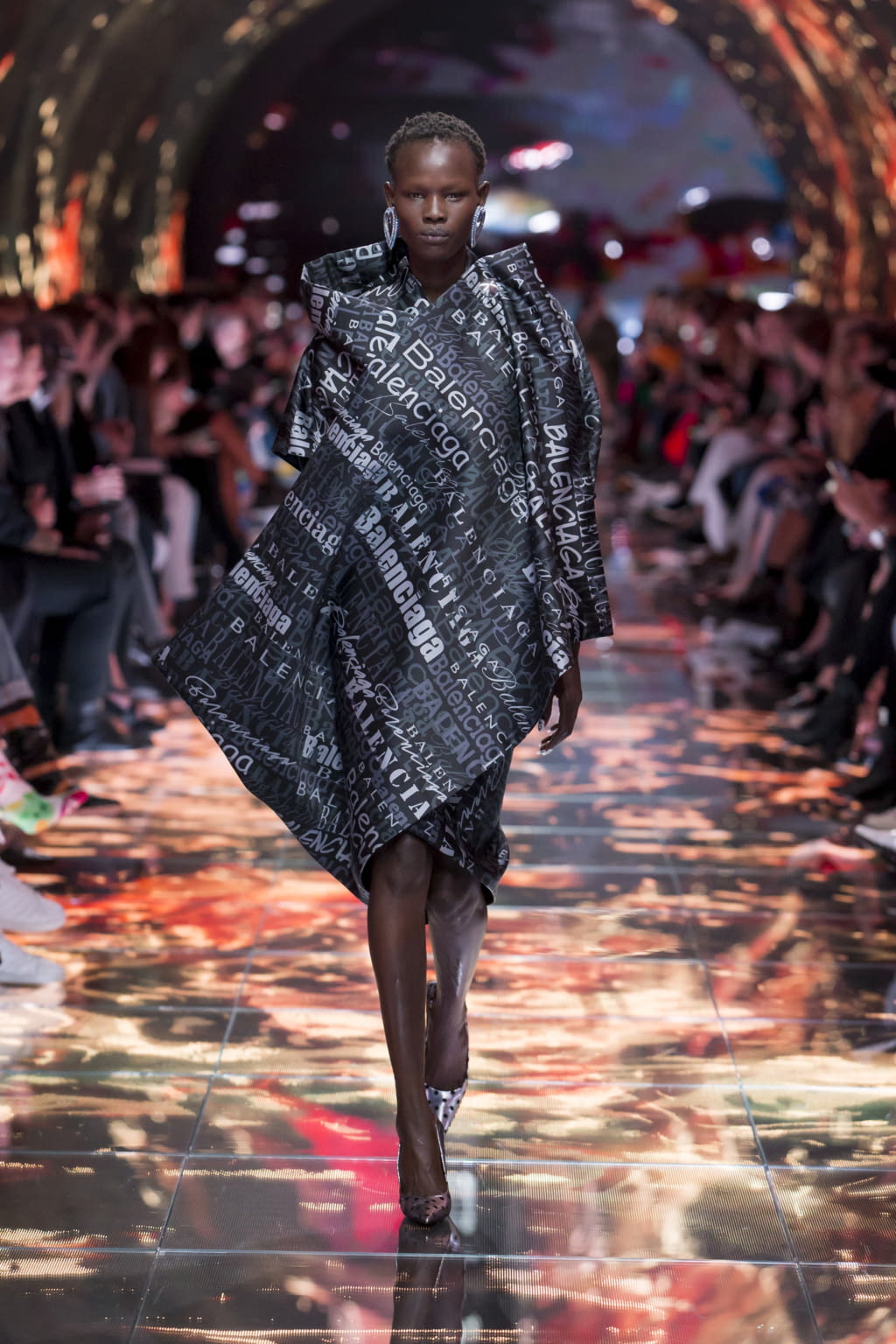 Fashion Week Paris Spring/Summer 2019 look 76 from the Balenciaga collection womenswear